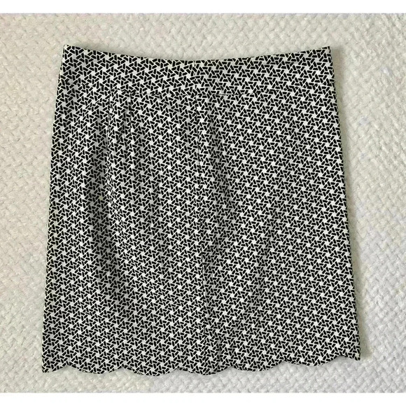 Talbots Womens Sz 4 Scalloped Hem Pencil Straight Skirt Geo Design Black White - Picture 2 of 9